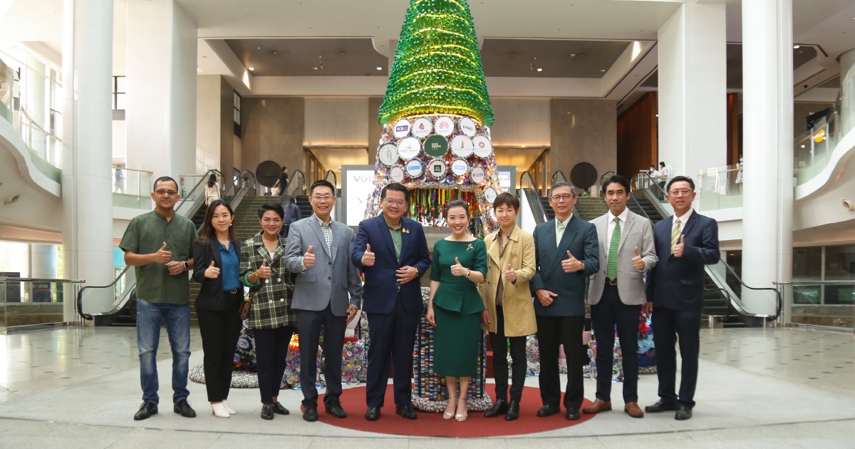 Asset World Foundation for Charity joins hands with BMA and business partners to share happiness at the “A Sathorn District Charity Christmas Tree” Lighting and launch of “AWC Charity Market Around” at Empire Tower