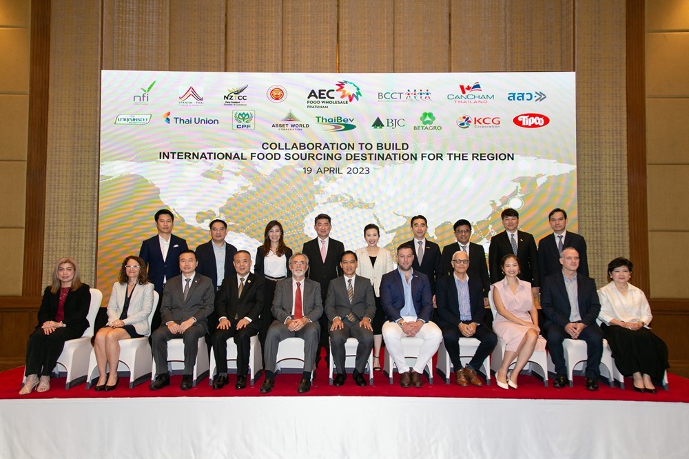 AWC joins forces with public sector and food industry leaders to promote Thailand as the “regional food wholesale hub" with fully integrated solutions at AEC FOOD WHOLESALE PRATUNAM, connect food wholesalers worldwide with buyers across AEC