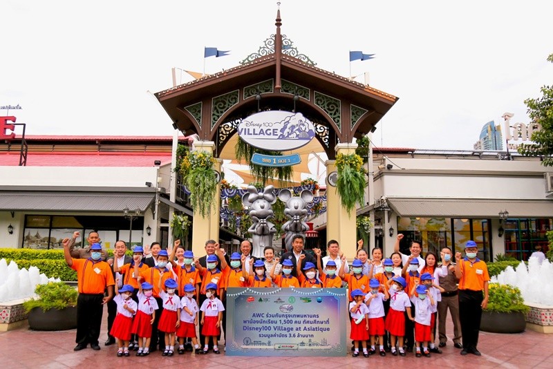 AWC gives free admission tickets to “Disney100 Village at Asiatique” to Bangkok Metropolitan Administration, worth about 3.6 million Baht, sharing happiness and promoting creativity by leading 1,500 students from BMA-run schools on field trips